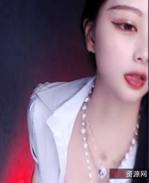 斗鱼皮卡欣儿超火级定制热舞15V982M千元福利