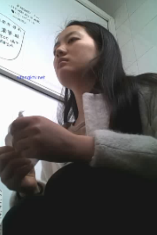 抖音厕所实拍路人系列20V17G超硬核体验