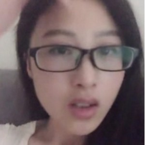 **眼镜主播夜夜深夜合集23V8.3G够骚**