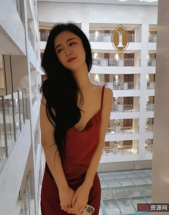 空姐蔓CC私房视频1.86G真实服装诱惑