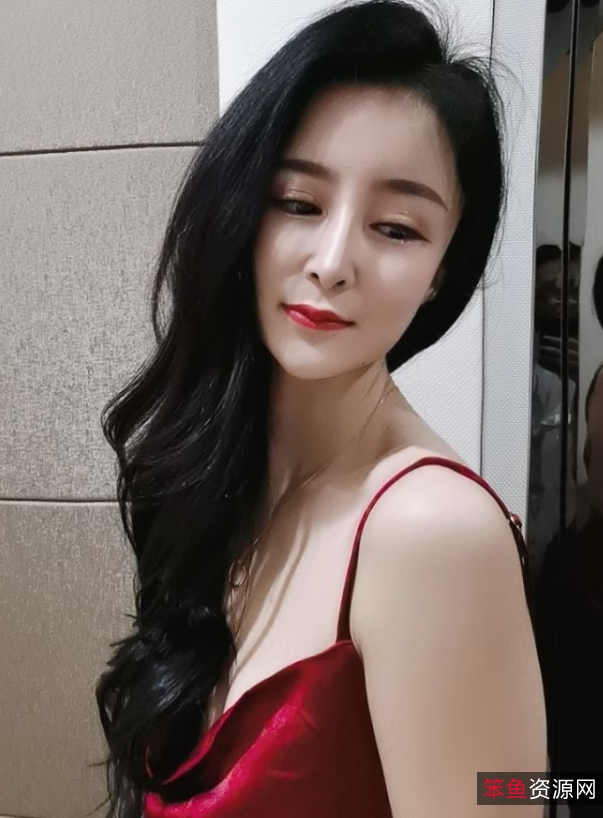 空姐蔓CC私房视频1.86G真实服装诱惑